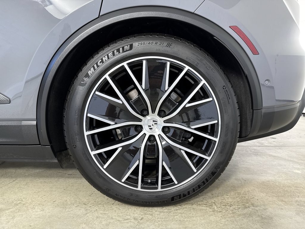 Certified 2025 Porsche Macan Electric RWD image 14