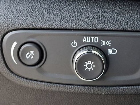 Used 2025 Chevrolet TrailBlazer LT AWD/4WD image 23