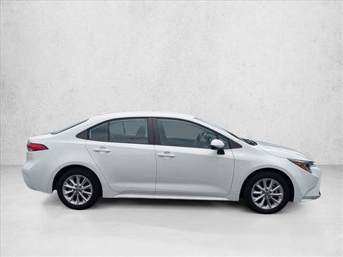 Used 2022 Toyota Corolla LE w/ LE Convenience Package FWD image 4