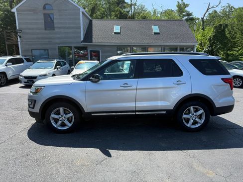 Used 2016 Ford Explorer XLT w/ Equipment Group 202A AWD/4WD image 4