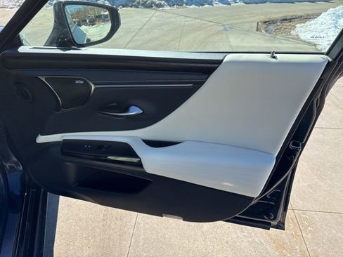 Used 2022 Lexus ES 350 Ultra Luxury w/ Accessory Package 2 image 34