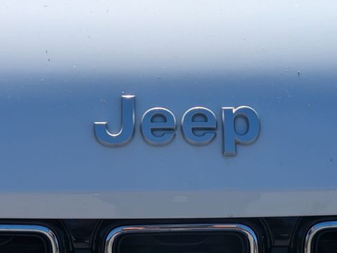 New 2025 Jeep Grand Cherokee Limited w/ Trailer Tow Package AWD/4WD image 31
