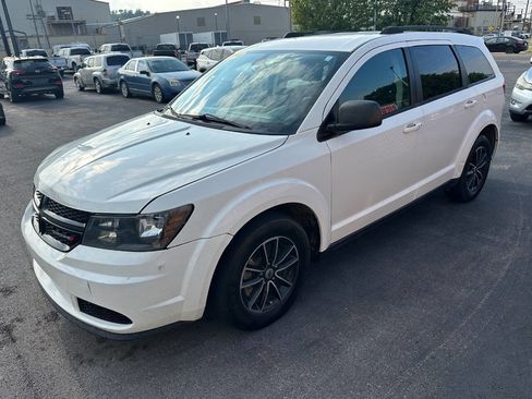 Used 2018 Dodge Journey SE w/ Popular Equipment Group image 17