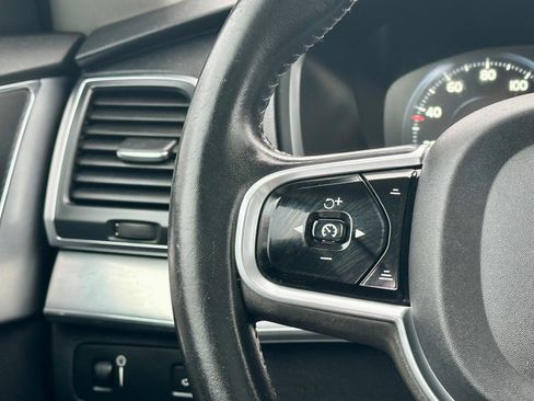 Used 2018 Volvo XC90 T6 Momentum w/ Convenience Package image 16