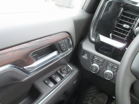 New 2026 GMC Sierra 1500 SLT w/ SLT Premium Plus Package image 17