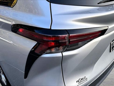 Certified 2023 Toyota Sienna XLE FWD image 29