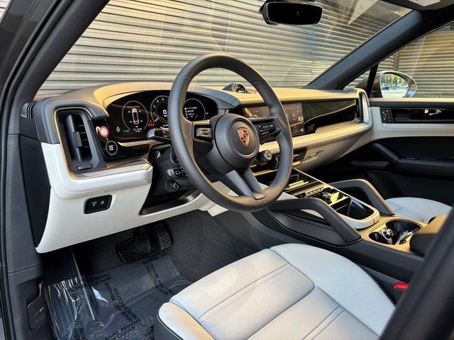 Certified 2026 Porsche Cayenne Coupe AWD/4WD image 4