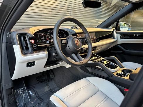 Certified 2026 Porsche Cayenne Coupe AWD/4WD image 4