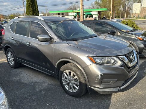 Used 2017 Nissan Rogue SV w/ SV Premium Package image 5