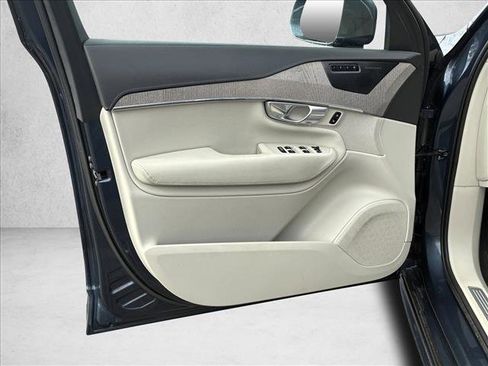 Used 2023 Volvo XC90 B6 Ultimate w/ Protection Package Premier image 11