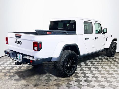 Used 2024 Jeep Gladiator Sport AWD/4WD image 7