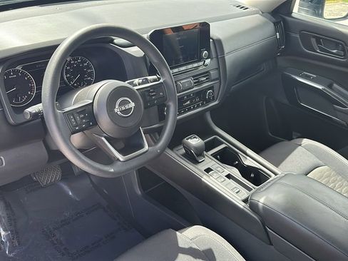 Used 2024 Nissan Pathfinder S image 11