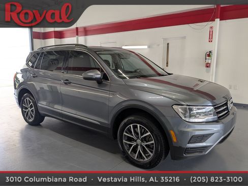 Used 2020 Volkswagen Tiguan SE w/ Panoramic Sunroof Package FWD image 5