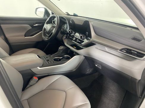 Used 2023 Toyota Highlander XLE image 36