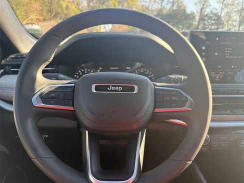 Certified 2024 Jeep Compass Latitude image 21