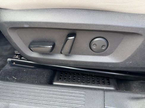 Used 2023 Nissan Rogue SV image 16