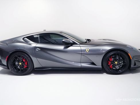 Used 2019 Ferrari 812 Superfast RWD image 4