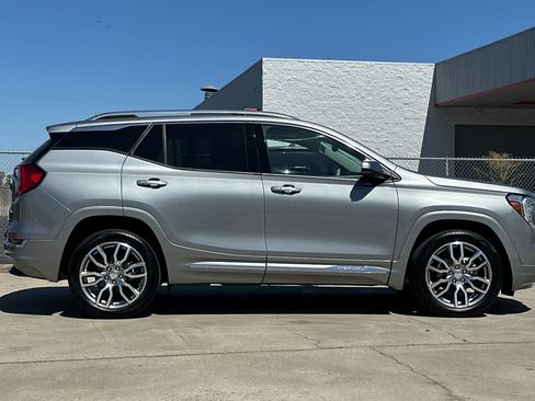 Used 2024 GMC Terrain Denali w/ Denali Premium Package AWD/4WD image 2