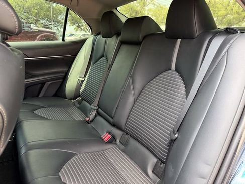 Used 2021 Toyota Camry SE w/ Convenience Package FWD image 17