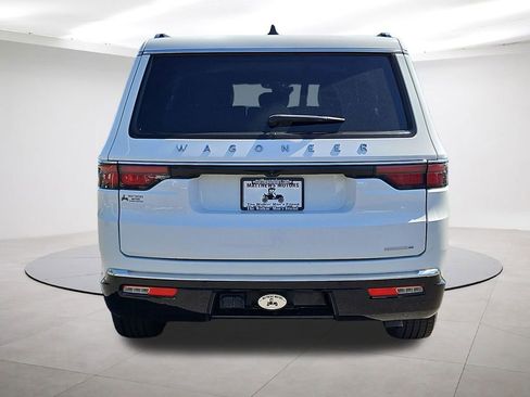Used 2024 Jeep Wagoneer Series II w/ Flexible Seating Group AWD/4WD image 6