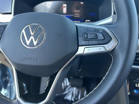 New 2026 Volkswagen Taos SE FWD image 21