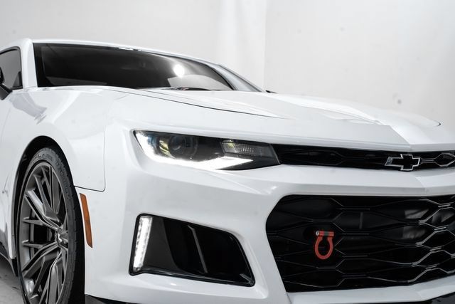 Used 2018 Chevrolet Camaro ZL1 RWD image 15