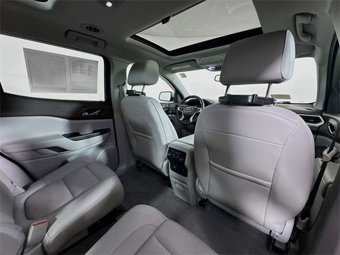 Used 2017 GMC Acadia SLT image 32