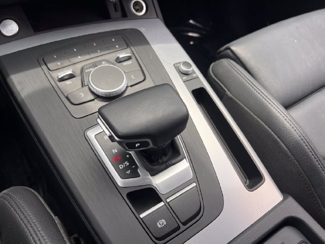 Used 2020 Audi Q5 2.0T Premium w/ Titanium Sport Package AWD/4WD image 25