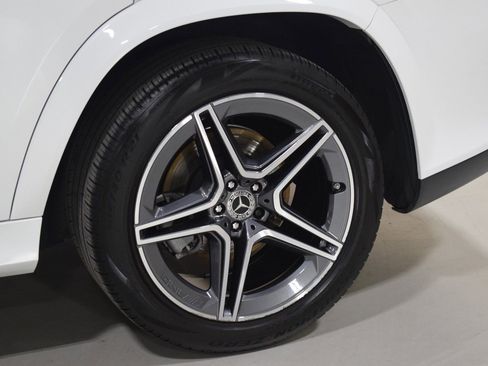 Used 2025 Mercedes-Benz GLS 450 4MATIC image 6