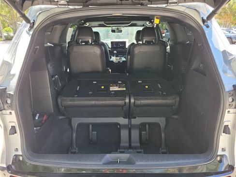 Used 2025 Toyota Sienna Limited AWD/4WD image 9