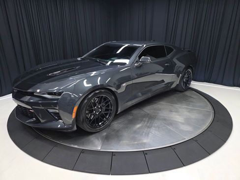 Used 2018 Chevrolet Camaro SS RWD image 9