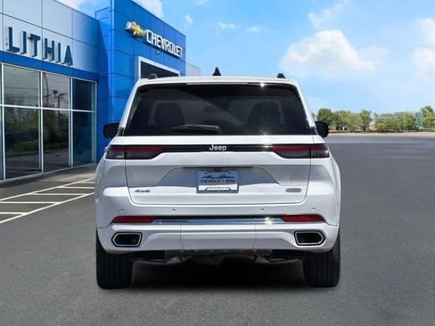 Used 2024 Jeep Grand Cherokee Overland AWD/4WD image 7