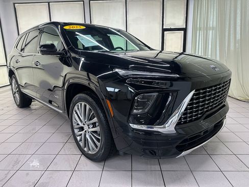 Certified 2025 Buick Enclave Avenir image 2