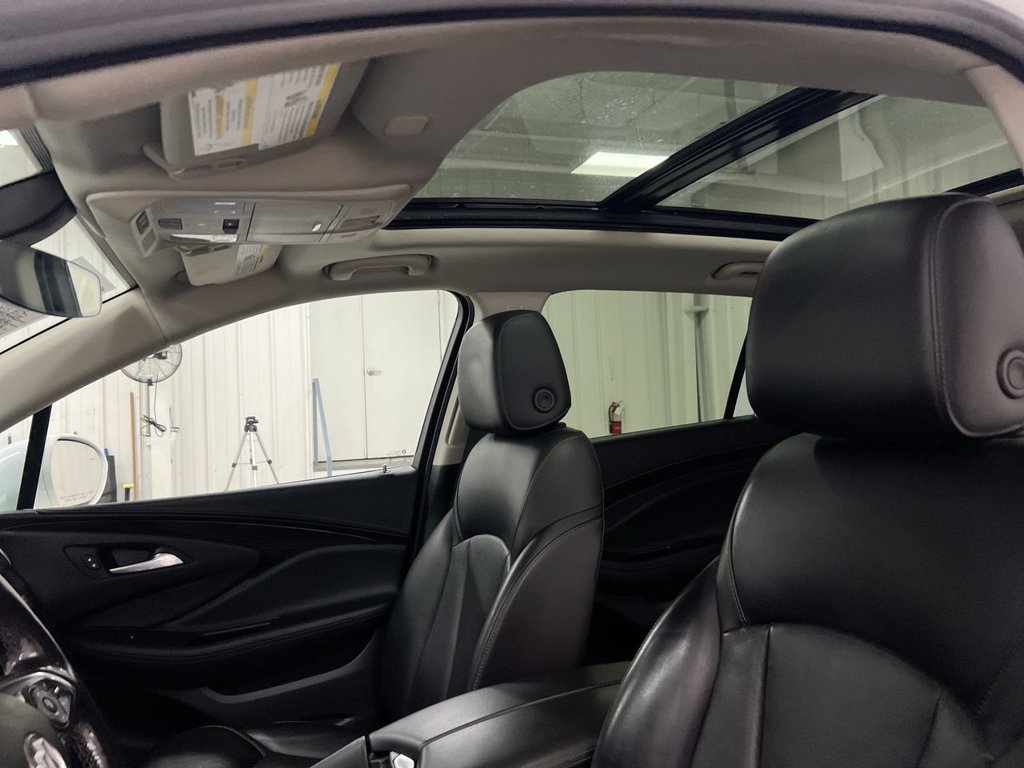 Used 2020 Buick Envision Essence FWD image 19