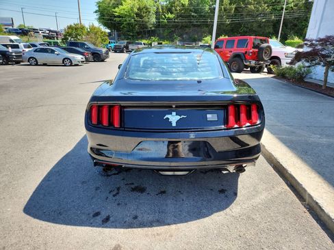 Used 2017 Ford Mustang Coupe RWD image 4