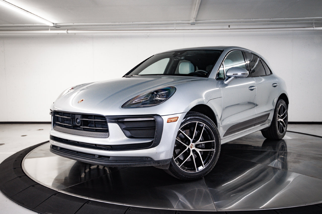 Certified 2023 Porsche Macan AWD/4WD image 1