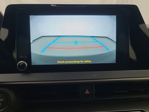 Used 2025 Toyota Prius LE image 30