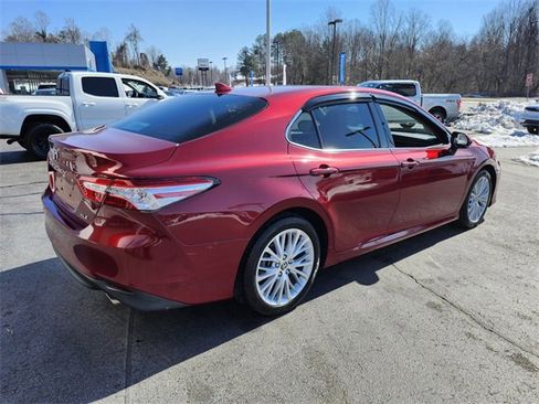 Used 2020 Toyota Camry XLE image 7