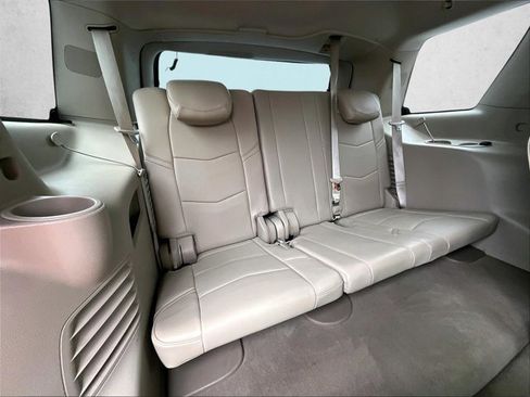 Used 2015 Cadillac Escalade Premium image 30