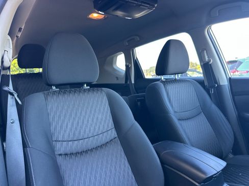 Used 2017 Nissan Rogue SV AWD/4WD image 17
