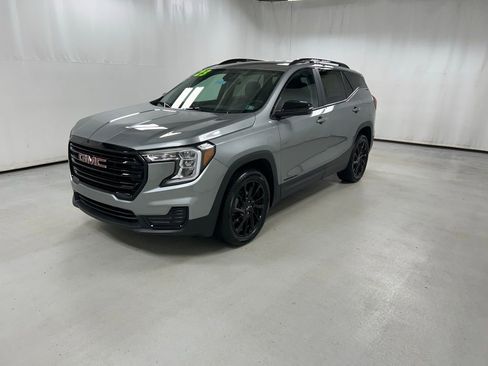 Used 2023 GMC Terrain SLE w/ Elevation Edition AWD/4WD image 2