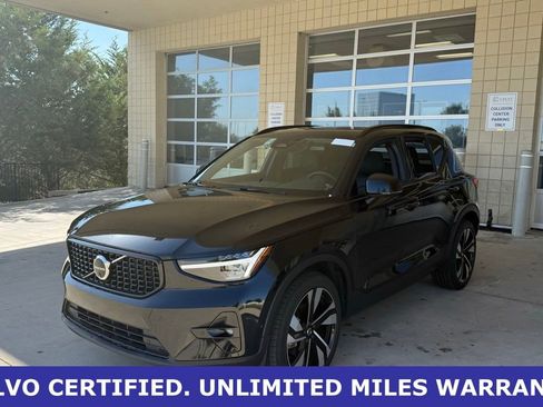 Certified 2025 Volvo XC40 B5 Plus AWD/4WD image 1