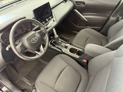 Used 2023 Toyota Corolla Cross LE FWD image 4