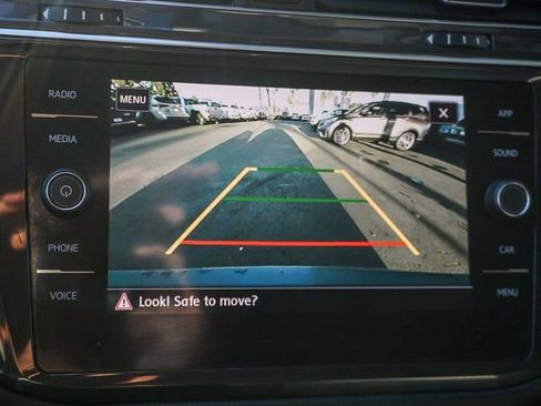 Used 2019 Volkswagen Tiguan SE w/ Panoramic Sunroof Package image 24