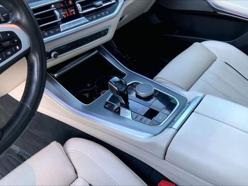 Used 2019 BMW X5 xDrive50i w/ M Sport Package image 17