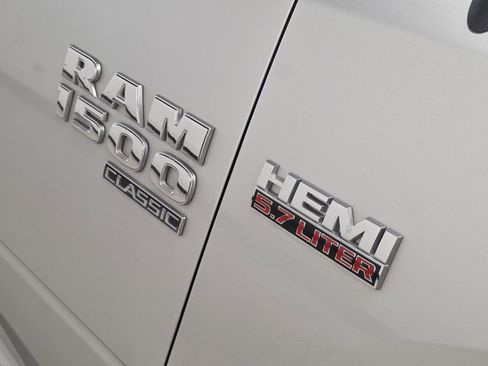 Used 2019 RAM 1500 Classic SLT AWD/4WD image 41
