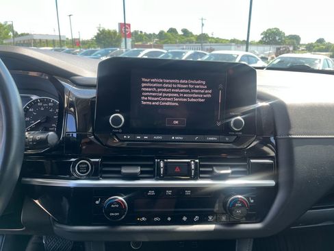 Used 2022 Nissan Pathfinder SV w/ SV Premium Package FWD image 15
