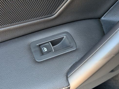 Used 2023 Volkswagen Tiguan SE w/ Panoramic Sunroof Package image 28