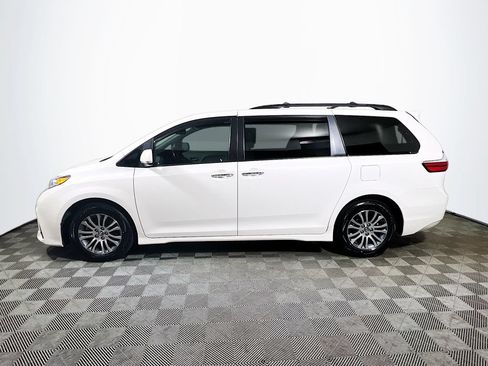 Certified 2018 Toyota Sienna XLE w/ XLE Navigation Package FWD image 4