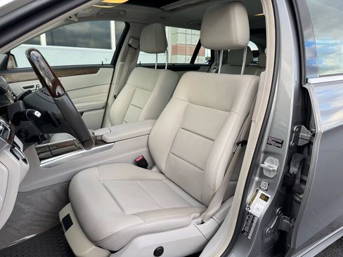 Used 2014 Mercedes-Benz E 350 4MATIC Wagon image 10